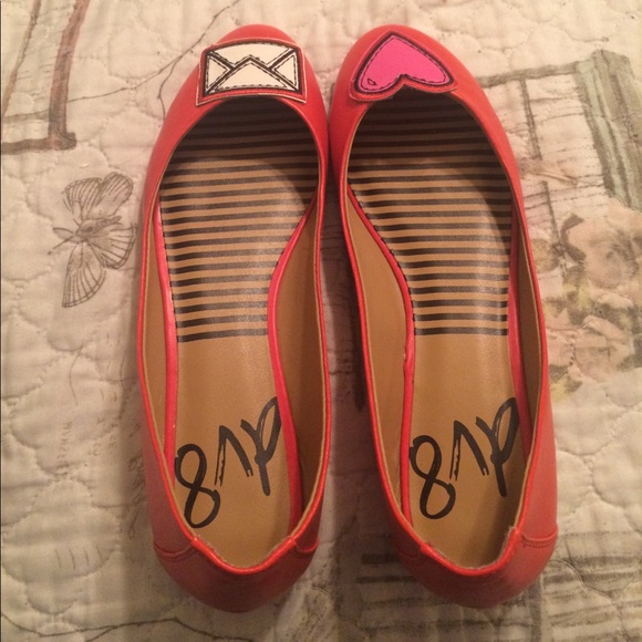 Icon do anything flat in heart nwob size 7 - Picture 2 of 4